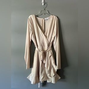 Cream colored size -L Gilli long sleeved satin dress.